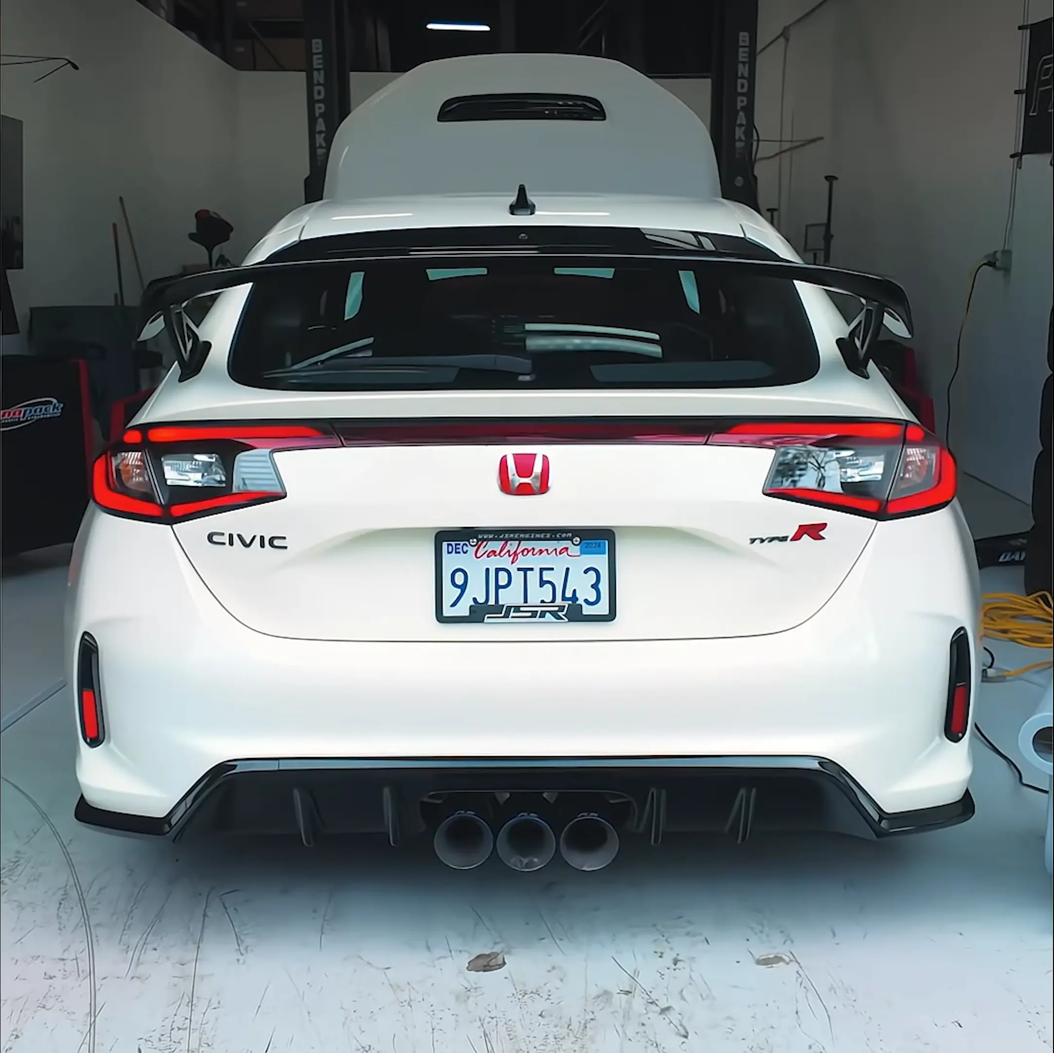 2024 Honda Civic Type R - Photo 2